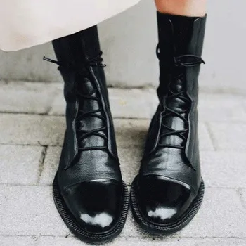 Новинка 2023 года; Новые ботинки на плоской подошве из лакированной кожи в британском стиле; Черные ботинки с острым носком; Красивые мотоциклетные ботинки; Женские ботинки;